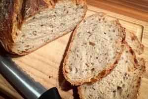 Körner-Dinkel-Roggen-Brot