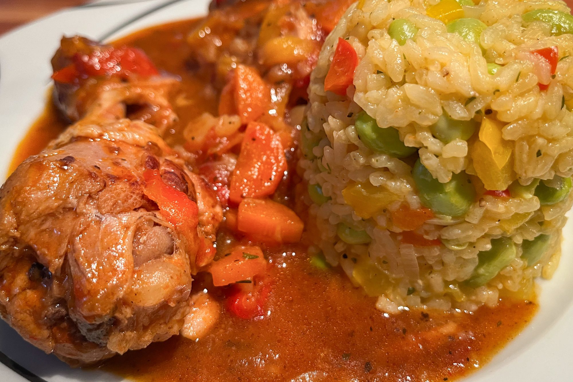 Karibisches Hühnchen mit Kichererbsen-Reis